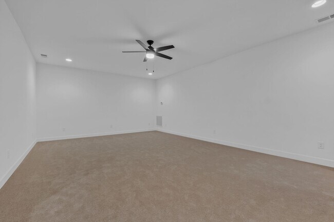 Building Photo - 118 Nickolas Cir