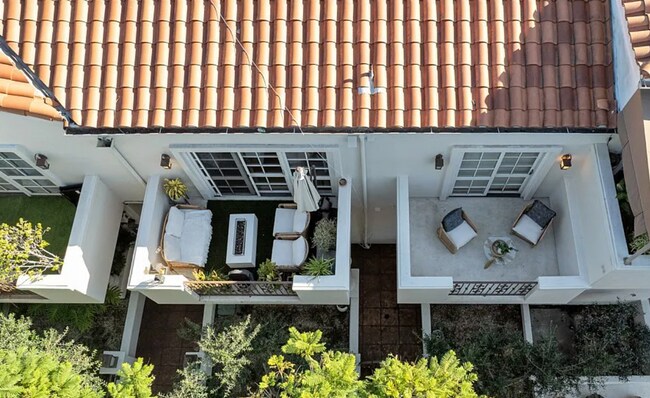 Building Photo - Hidden-Gem Townhouse in WeHo: 2 Bed/2.5 Bath, Private Entrance + Patios, 2 Parking, Norma Triangle