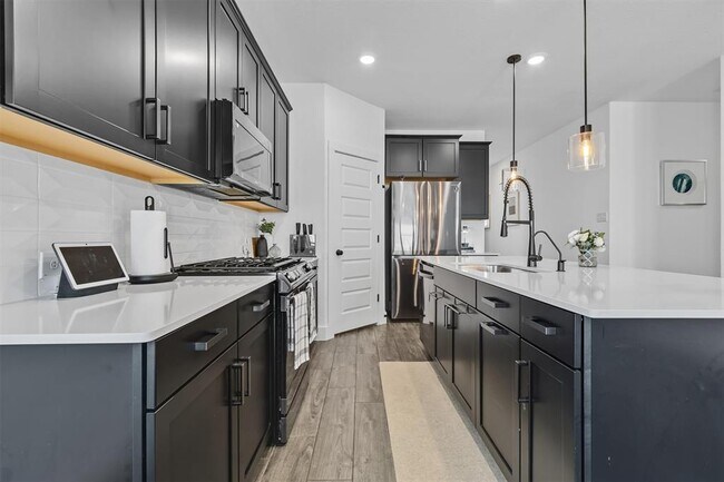 Building Photo - 905 Gray Fox Lp