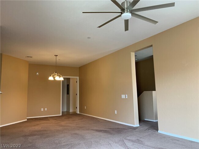 Building Photo - 6868 Sky Pointe Dr