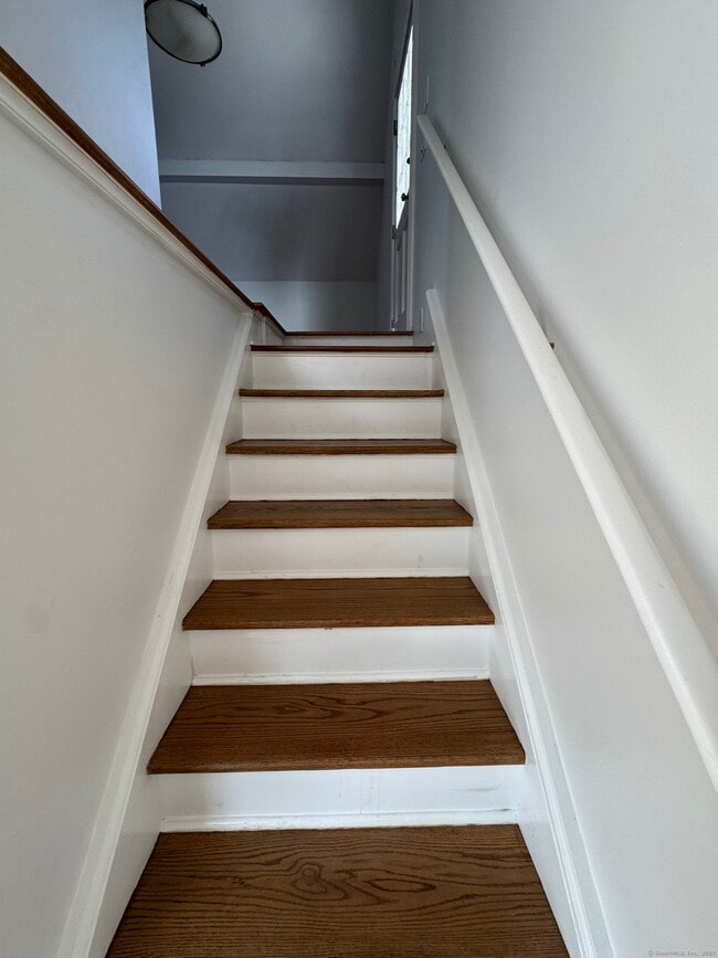 Building Photo - 66 Church Ln