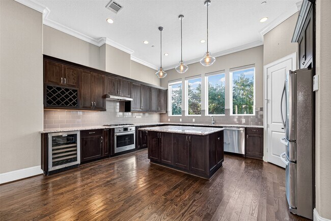 Building Photo - 2116 Mason St