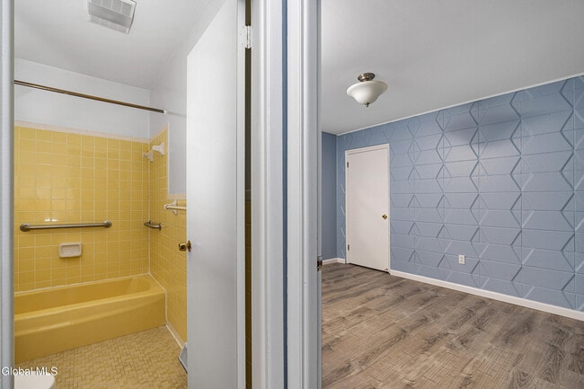 Building Photo - 7 Elgin St