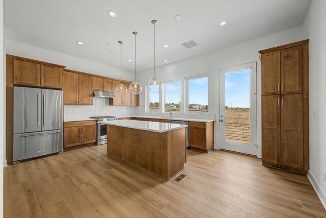 Building Photo - 689 Saddle Dr