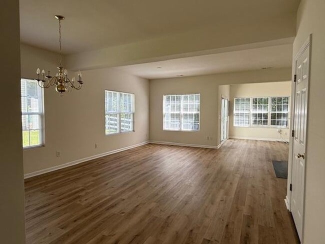 Building Photo - 146 Forthview Way