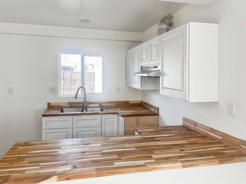 Building Photo - 8821 Reading Ave