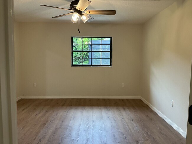 Building Photo - 3BR/2BA Home with Pool & Screened Patio in South Lakeland