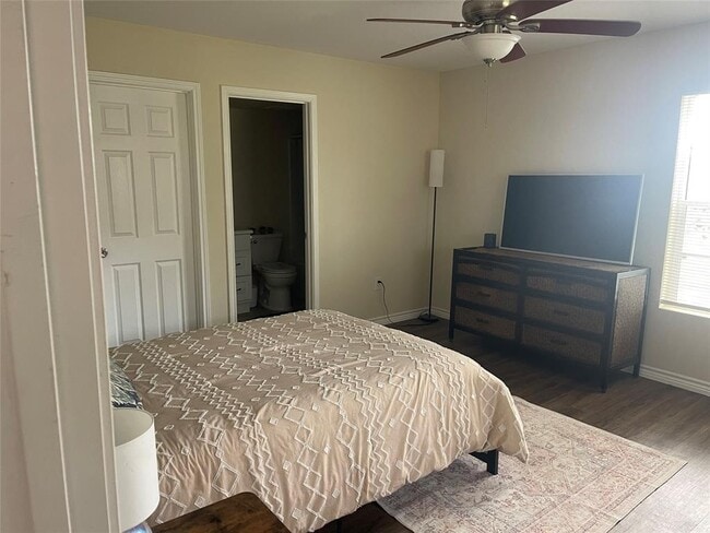 Building Photo - 207 Oakwood Loop