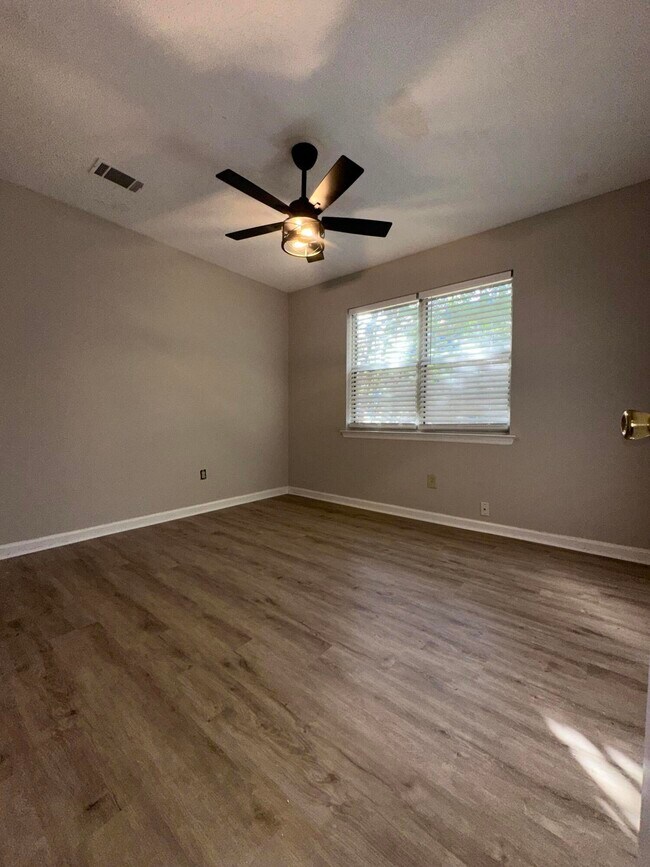 Building Photo - 517 Oak Chase Dr