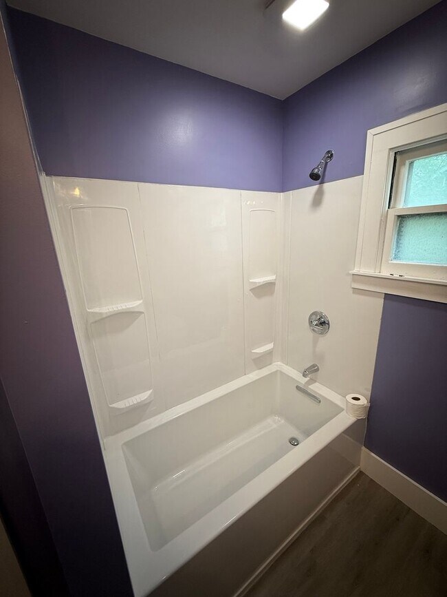 Building Photo - Charming 3BR House in Waterford