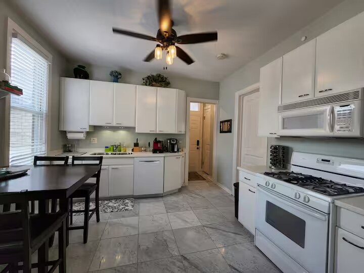 Building Photo - 3729 N Seminary Ave