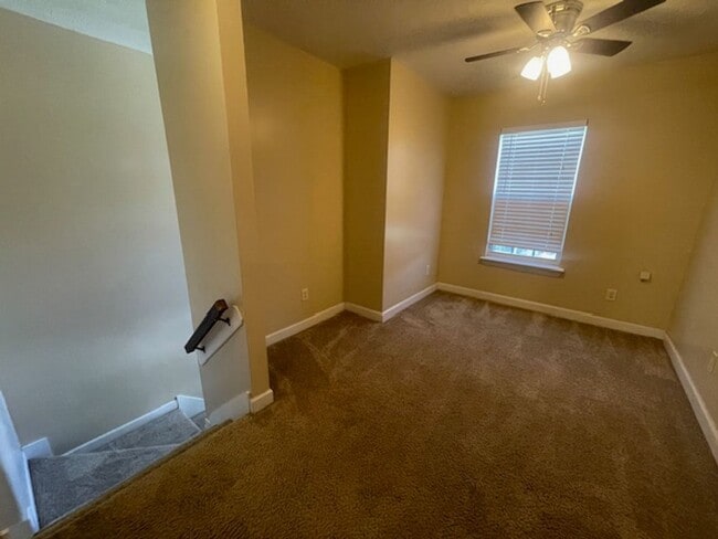 Building Photo - 832 Prairie Ln
