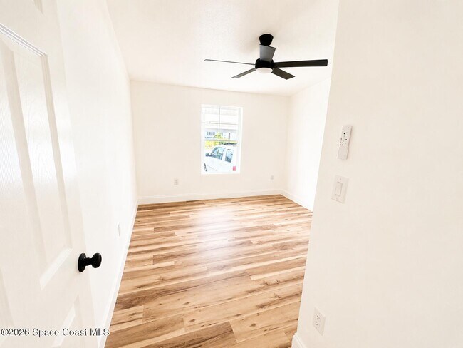 Building Photo - 1565 Seneca Dr