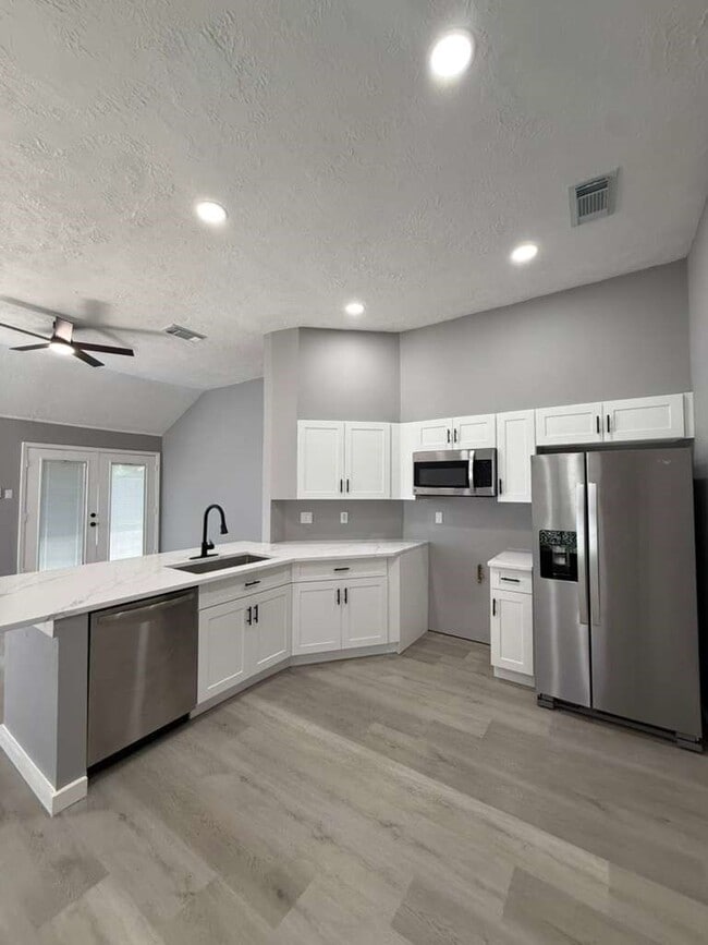 Building Photo - 1019 Western Springs Dr
