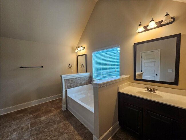 Building Photo - 1550 Horseshoe Creek Ln