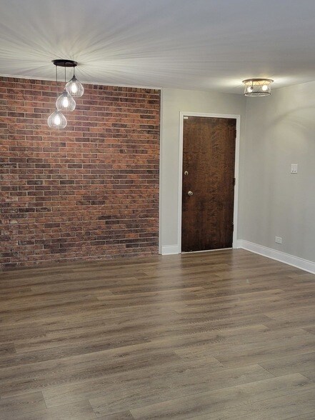 Building Photo - 1100 Holbrook Rd