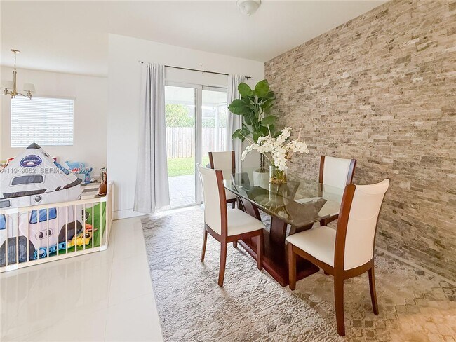 Building Photo - 17931 SW 152nd Ave