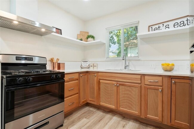 Building Photo - 4913 Hawk Cv