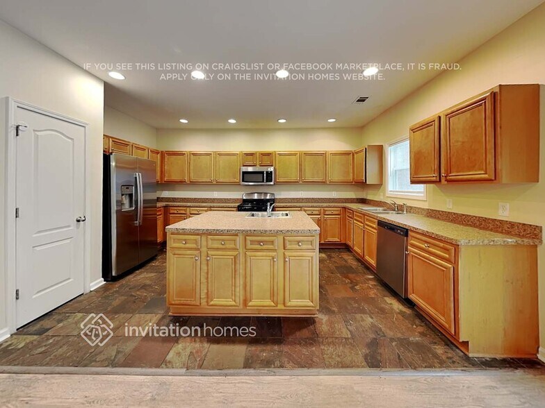 Building Photo - 2420 Brighton Ct