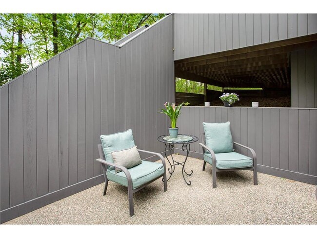 Building Photo - 2925 Minnehaha Curve