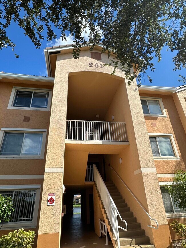 Building Photo - 261 SW Palm Dr