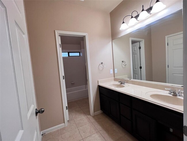 Building Photo - 108 Cascada Lane