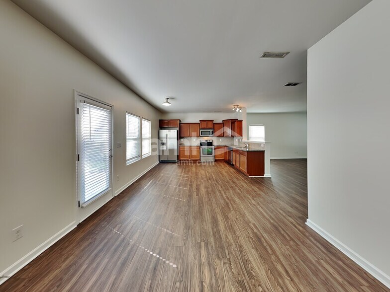 Building Photo - 10216 Daniel Dwayne Dr