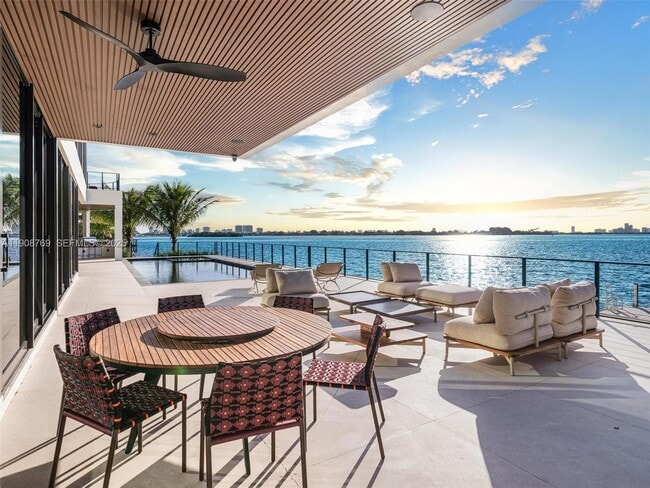 Building Photo - 11400 N Bayshore Dr