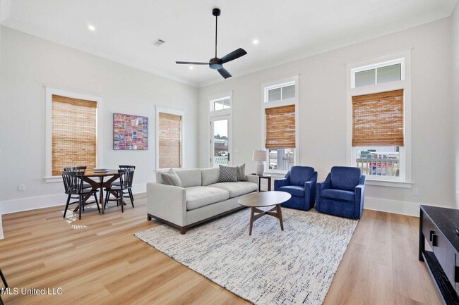 Building Photo - Fully furnished brand new home with garage!