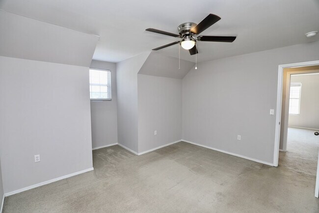 Building Photo - 1910 Lybrand St