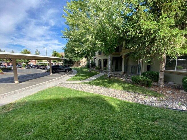 Building Photo - NW Reno Luxury 3 Bedroom Condo - Fitness Center, Pool, Club House