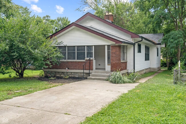 Primary Photo - 5845 Julian Ave