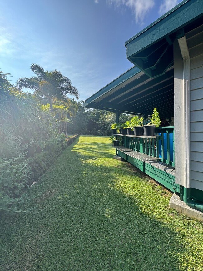 Building Photo - Fully Furnished- 3 BDRM/2.5 BATH