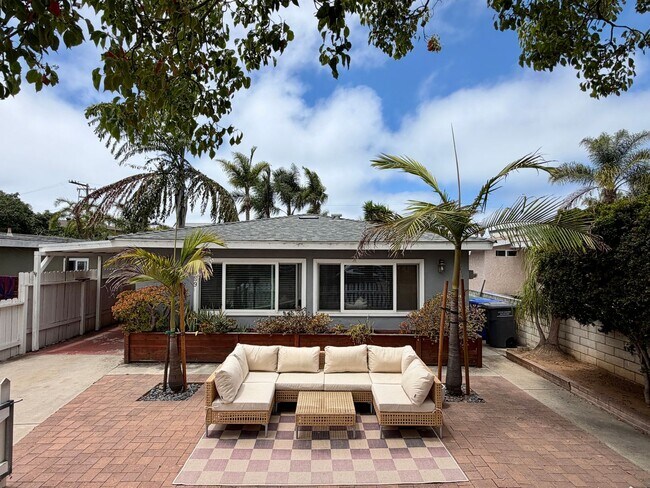 Building Photo - Classic Carlsbad Beach Bungalow