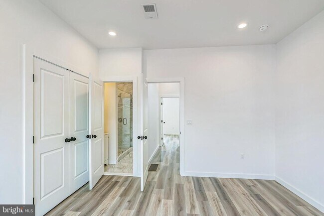 Building Photo - 1526 W Seybert St