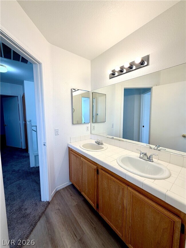 Building Photo - 846 Zinnia Cir