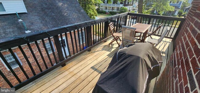 Building Photo - 1227 N Utah St