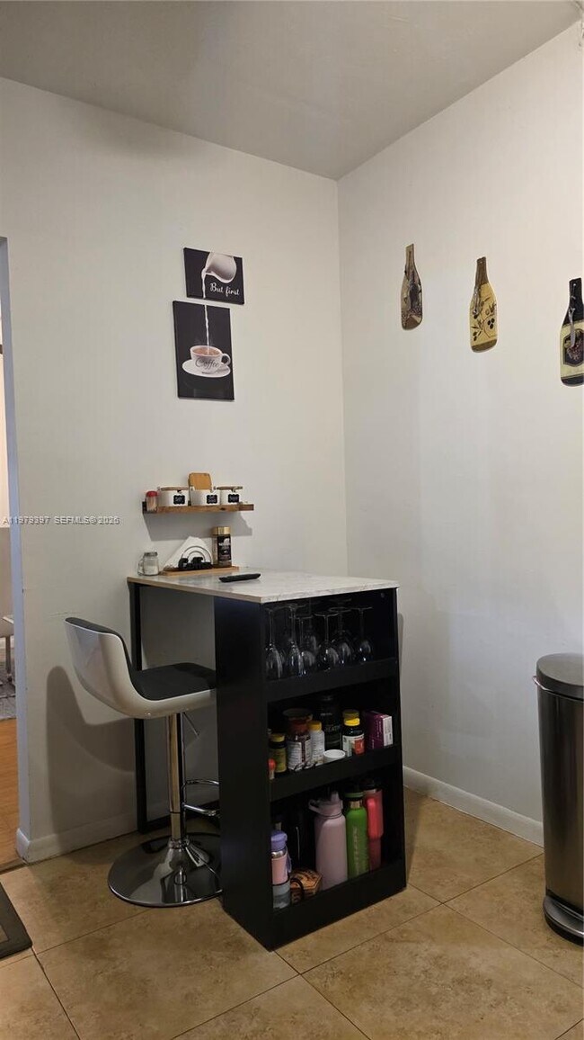 Building Photo - 750 NE 199th St