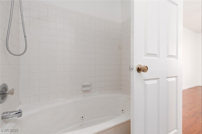 Building Photo - 5576 W Rochelle Ave.