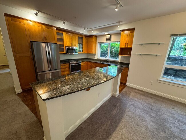Building Photo - 2bd/1.75ba Issaquah Condo