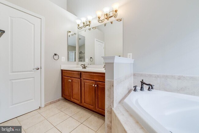 Building Photo - 22072 Avonworth Square