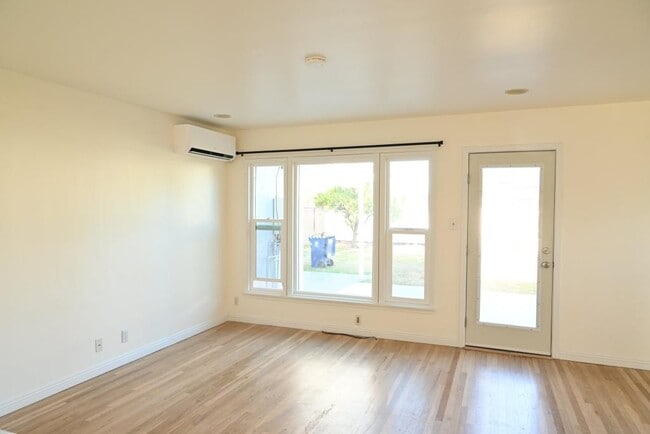 Building Photo - 14822 Fonthill Ave