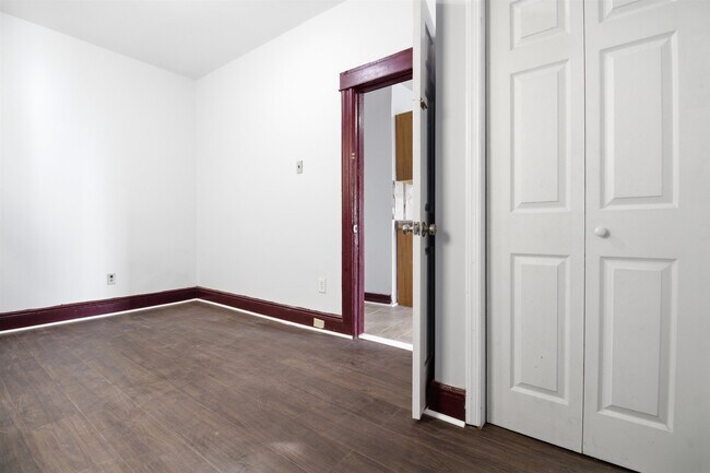 Building Photo - 35 W 52nd St