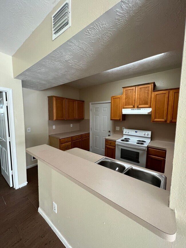 Building Photo - 4735 Clover St