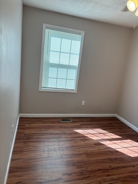 Building Photo - 235 Hillside Rd