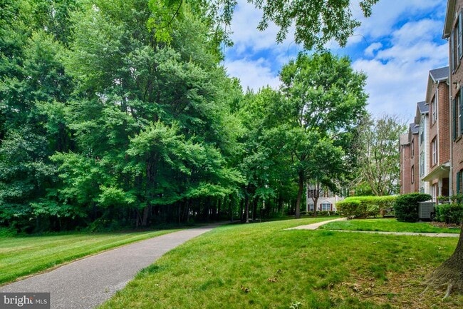 Building Photo - 3622 Elmcrest Ln