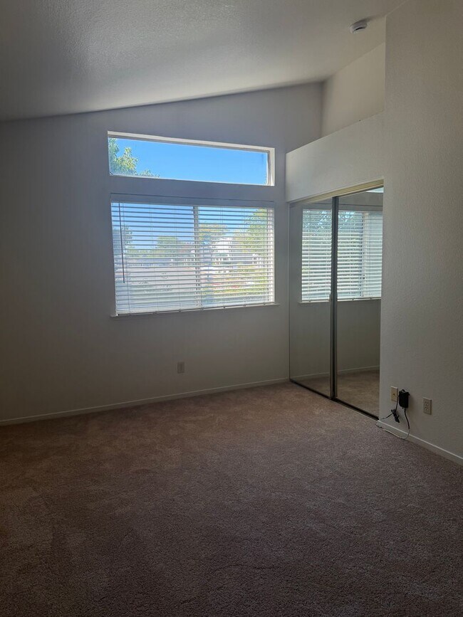 Building Photo - 8317 Bramble Bush Cir