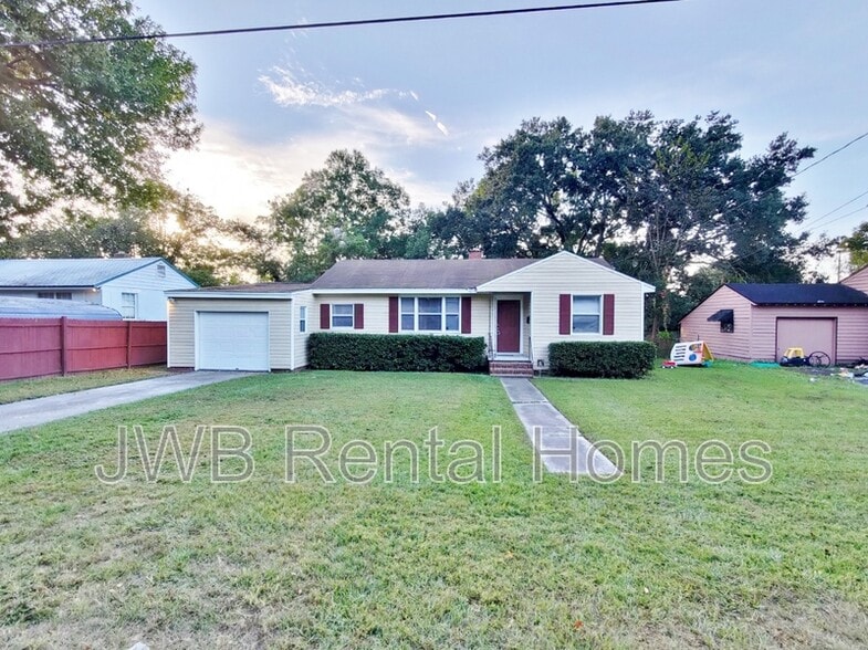Building Photo - 1262 Wainwright Dr