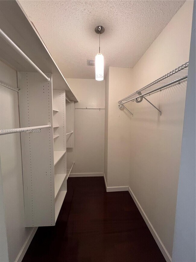 Building Photo - 261 Navarre Ave