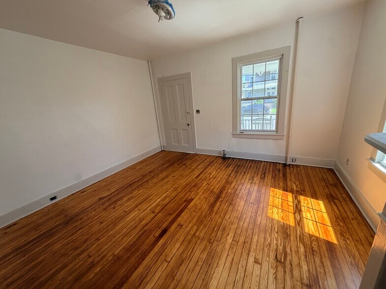 Living Room - 422 Washington St